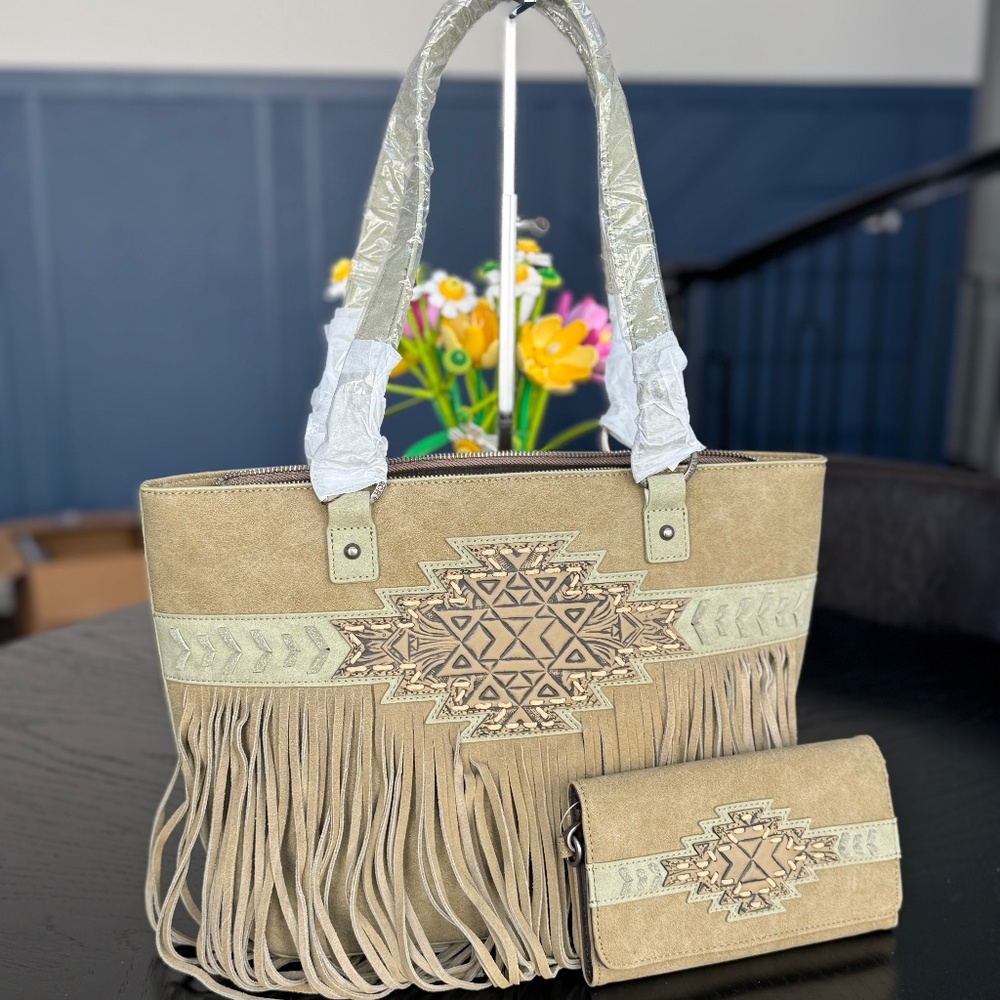 Trinity Ranch Aztec Tooled Fringe Concealed Carry Tote + Wallet Green